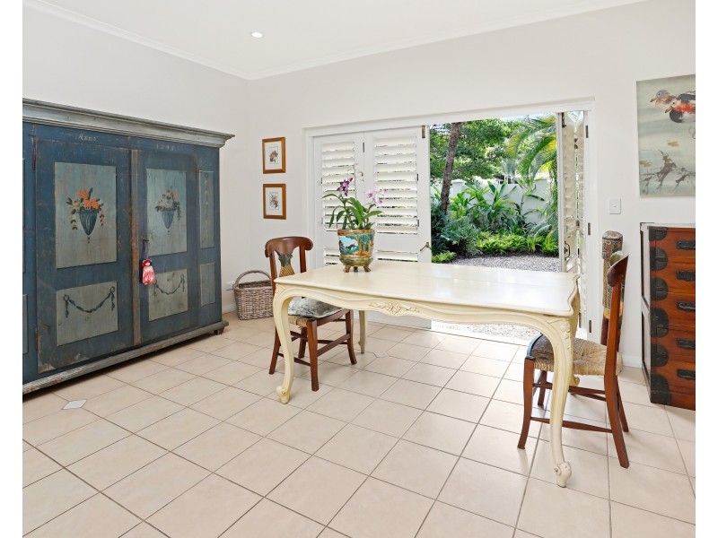 5 Lambus Street, Palm Cove QLD 4879