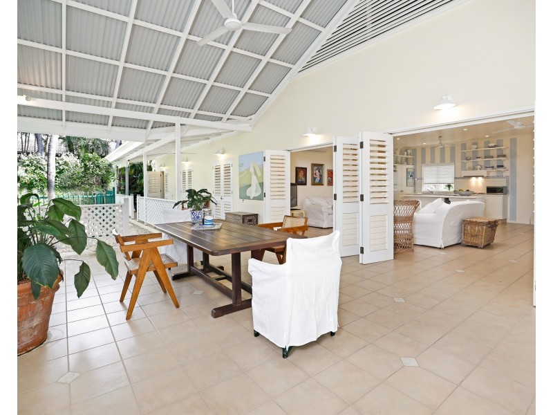 5 Lambus Street, Palm Cove QLD 4879