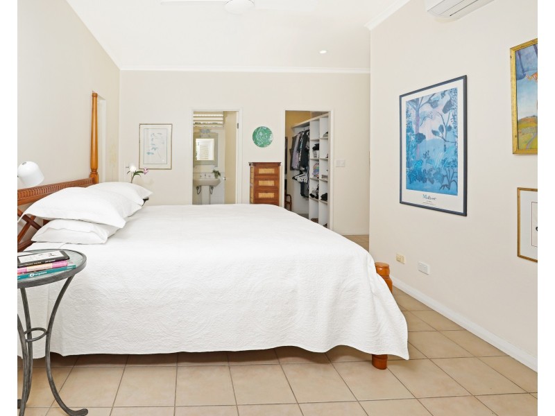 5 Lambus Street, Palm Cove QLD 4879