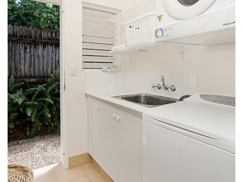 5 Lambus Street, Palm Cove QLD 4879