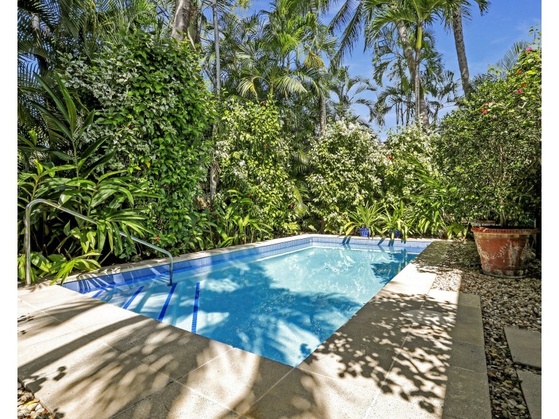 5 Lambus Street, Palm Cove QLD 4879
