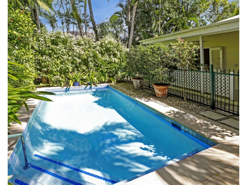 5 Lambus Street, Palm Cove QLD 4879