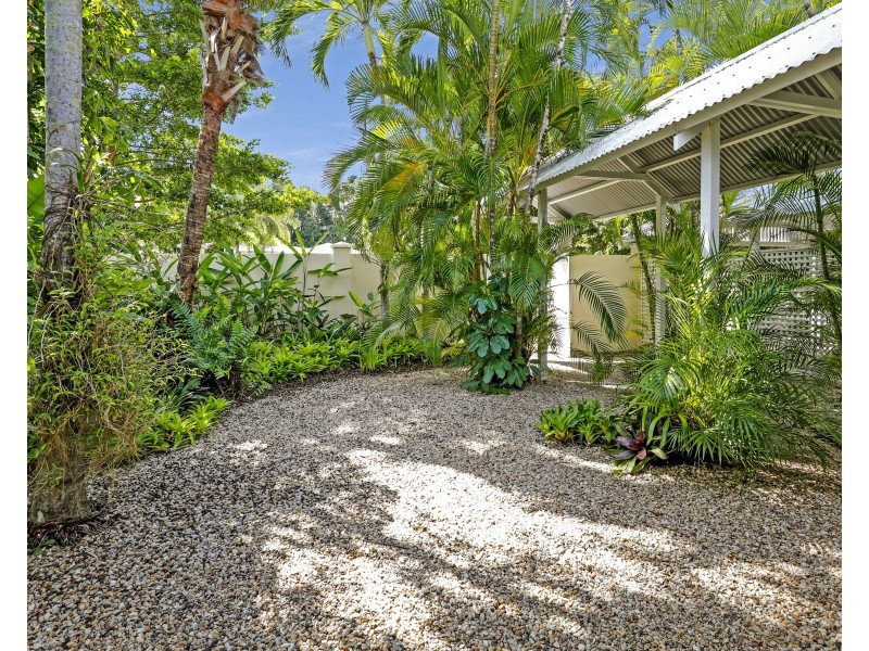 5 Lambus Street, Palm Cove QLD 4879