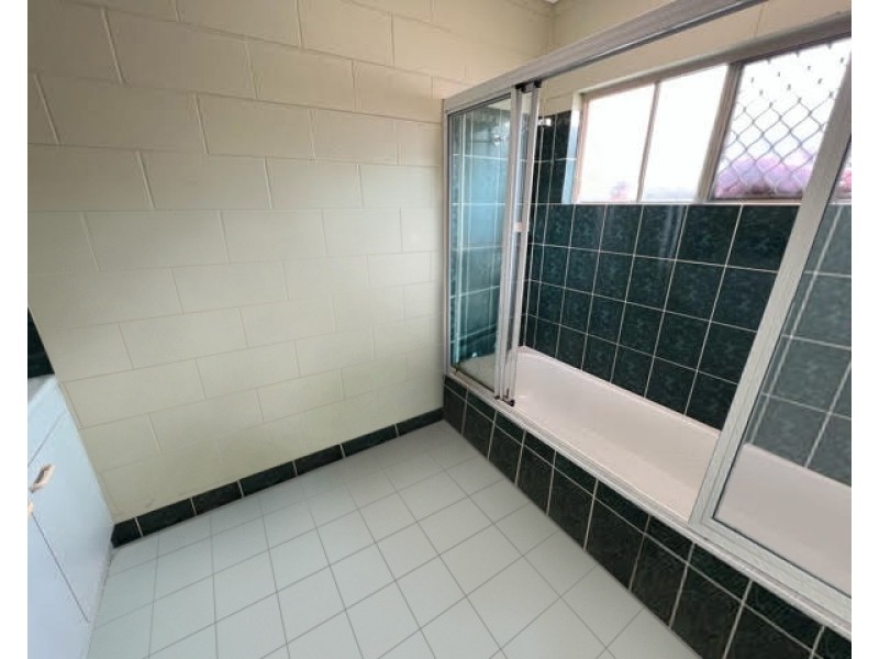 34 Callum Street, Mooroobool QLD 4870