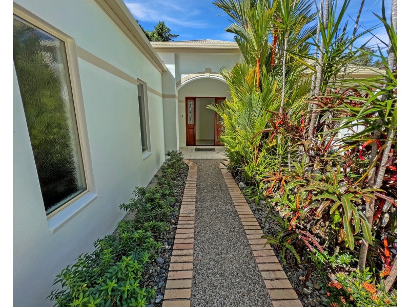 4 Dowsett Close, Yorkeys Knob QLD 4878