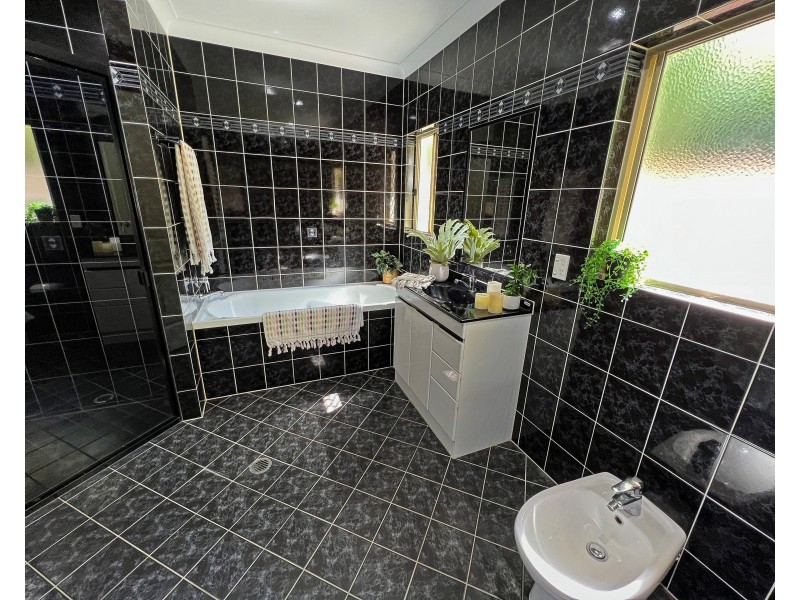4 Dowsett Close, Yorkeys Knob QLD 4878
