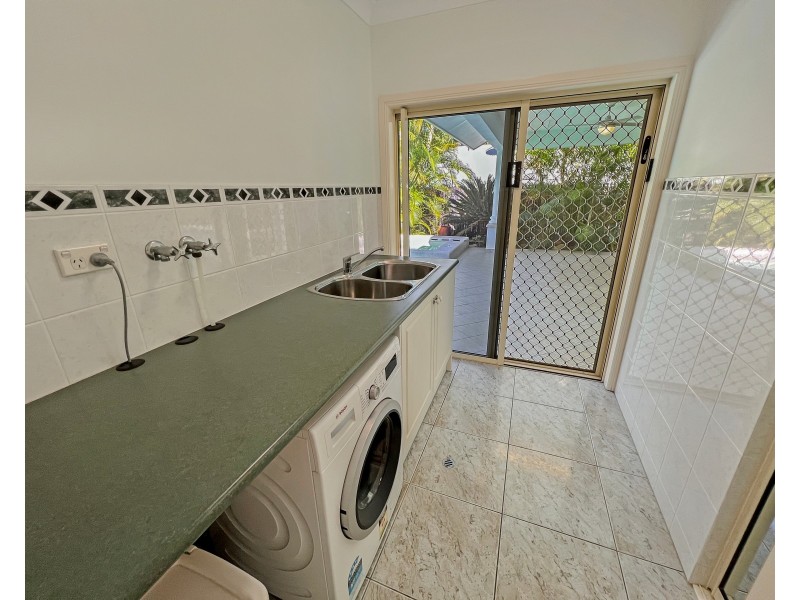 4 Dowsett Close, Yorkeys Knob QLD 4878