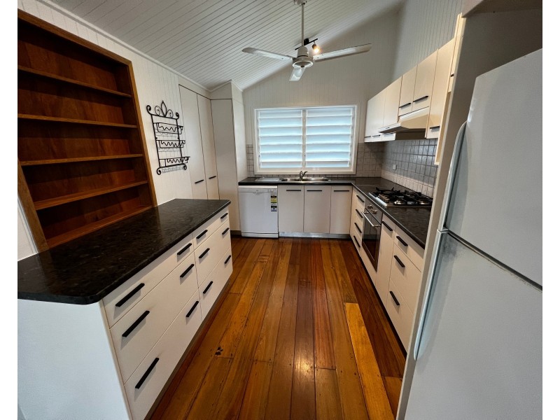 11 Warden Street, Kamerunga QLD 4870