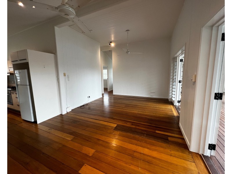 11 Warden Street, Kamerunga QLD 4870