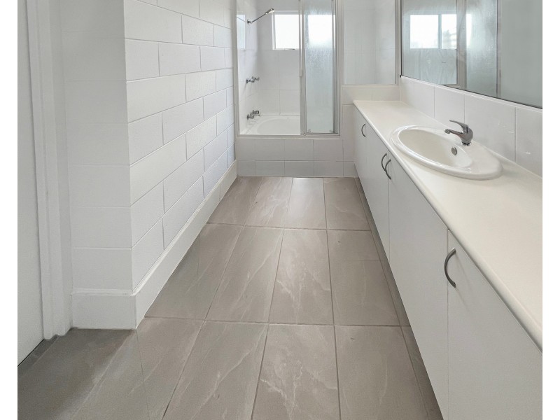 48 Bathurst Drive, Bentley Park QLD 4869