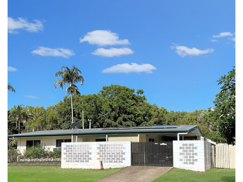 36 Maple Street, Holloways Beach QLD 4878