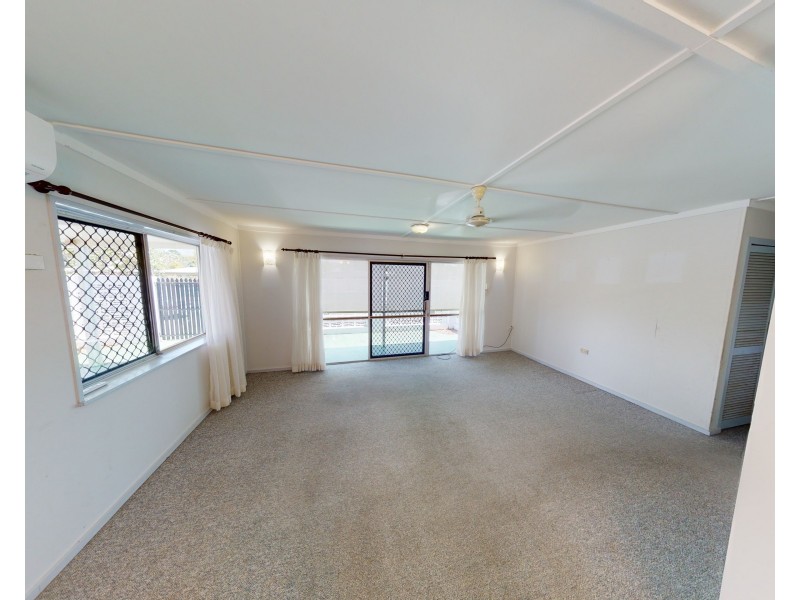 36 Maple Street, Holloways Beach QLD 4878
