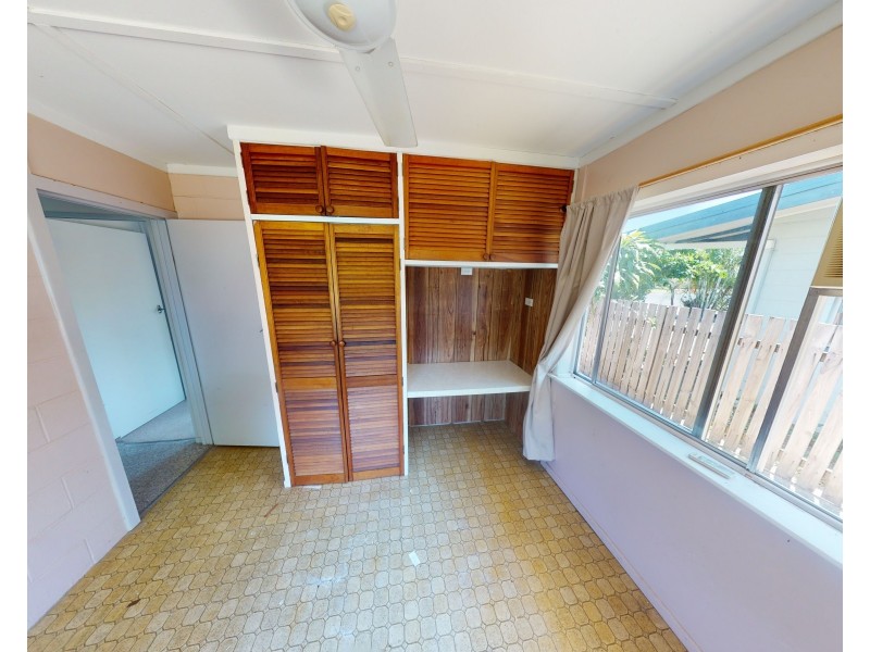 36 Maple Street, Holloways Beach QLD 4878