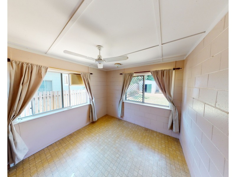 36 Maple Street, Holloways Beach QLD 4878