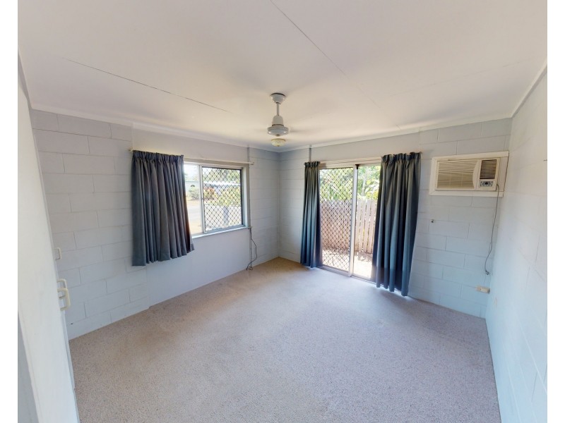 36 Maple Street, Holloways Beach QLD 4878