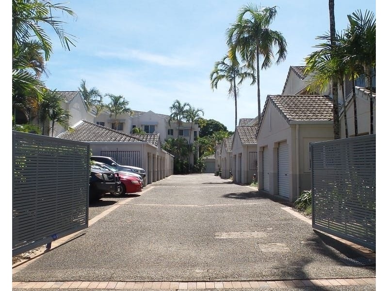 11/34-40 Lily Street, Cairns North QLD 4870