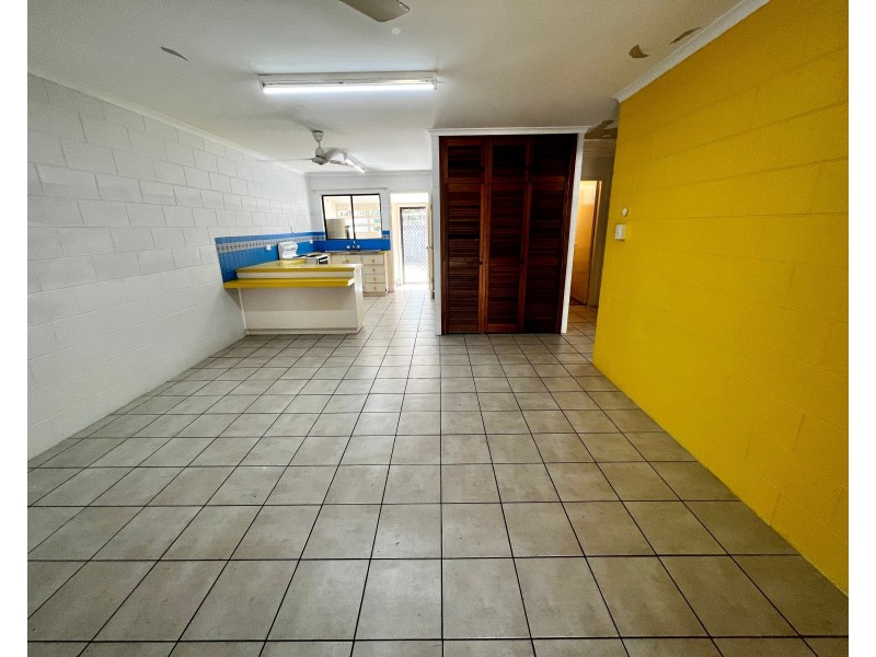 1/2 Mimosa Street, Holloways Beach QLD 4878