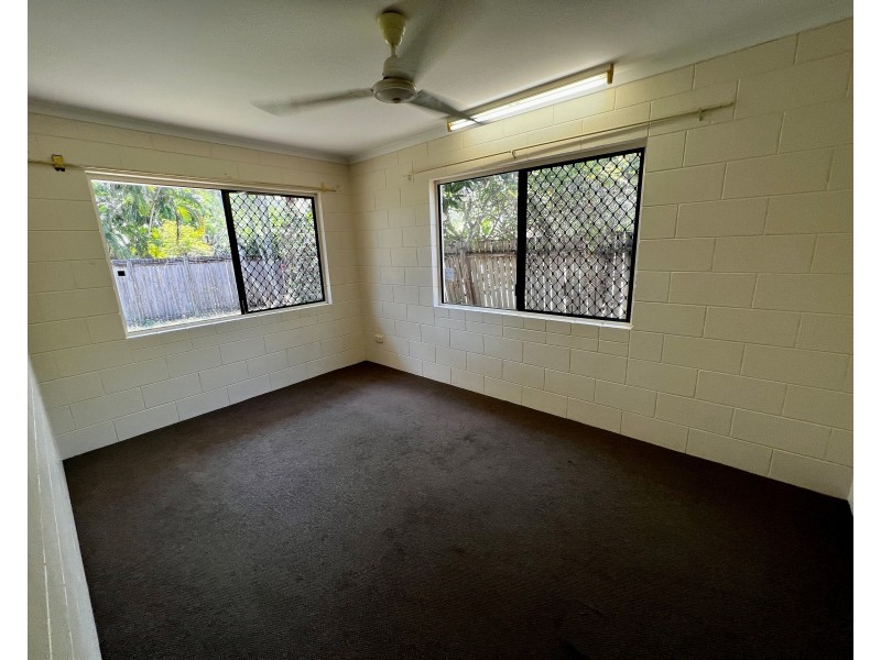 1/2 Mimosa Street, Holloways Beach QLD 4878