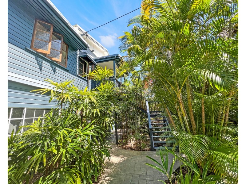 5 Phillips Street, Machans Beach QLD 4878