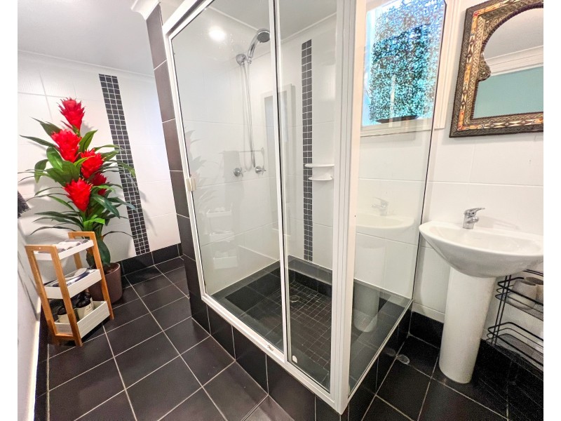 5 Phillips Street, Machans Beach QLD 4878