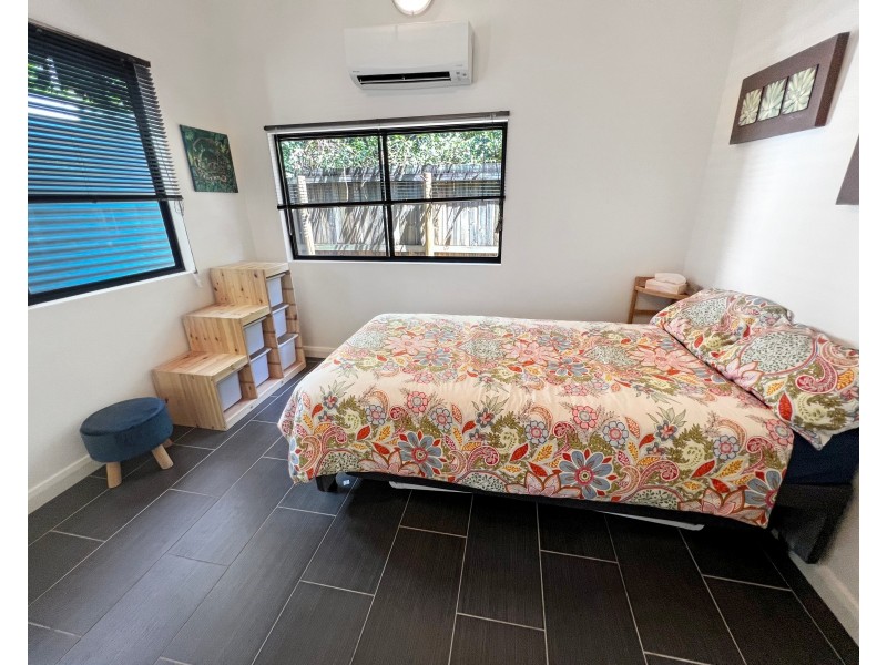 5 Phillips Street, Machans Beach QLD 4878