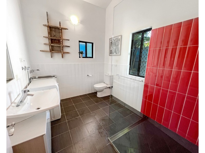 5 Phillips Street, Machans Beach QLD 4878