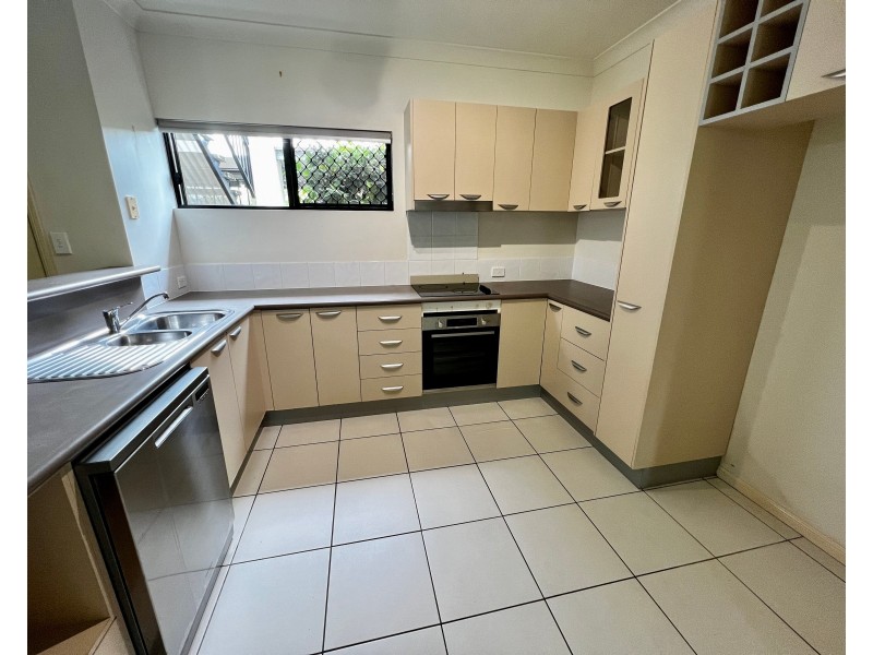 2/199 Kamerunga Road, Stratford QLD 4870