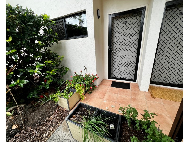 2/199 Kamerunga Road, Stratford QLD 4870