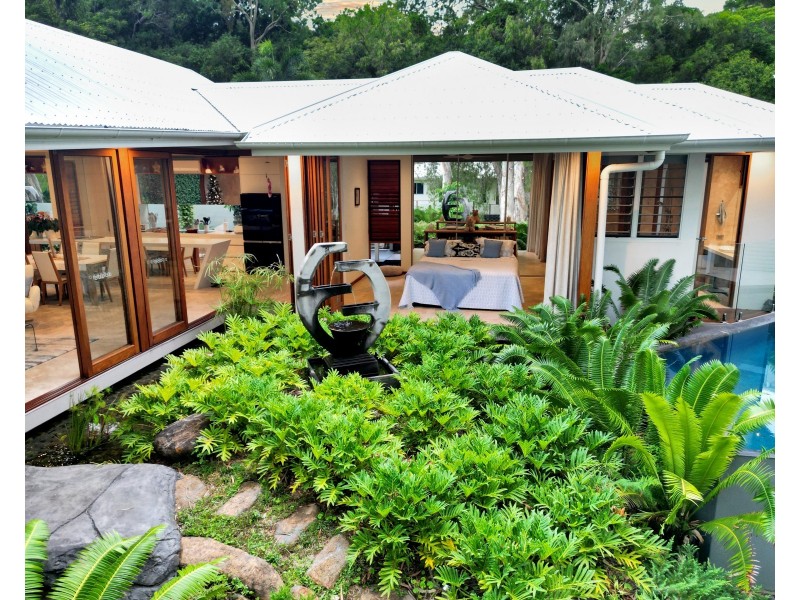37 Freshwater Avenue, Palm Cove QLD 4879