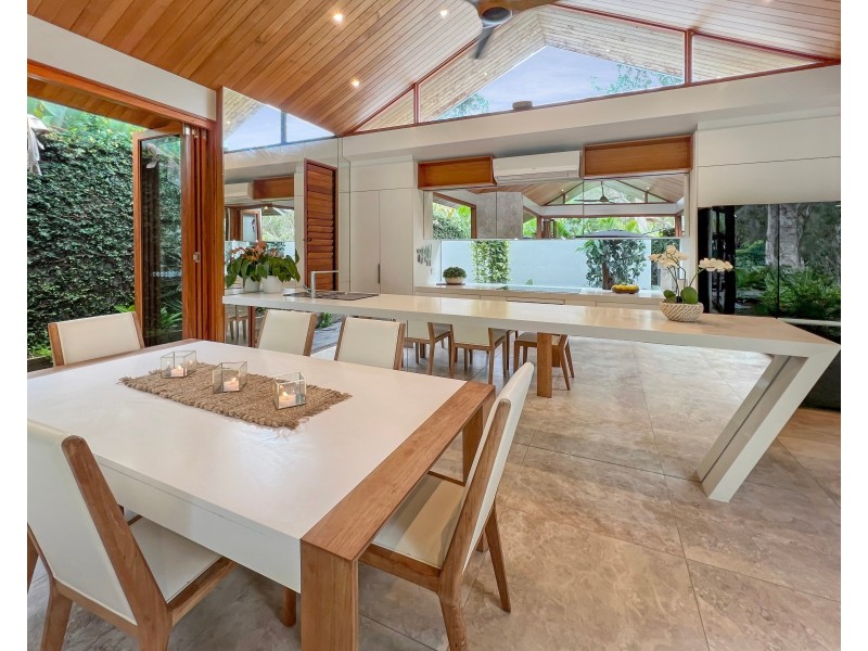 37 Freshwater Avenue, Palm Cove QLD 4879