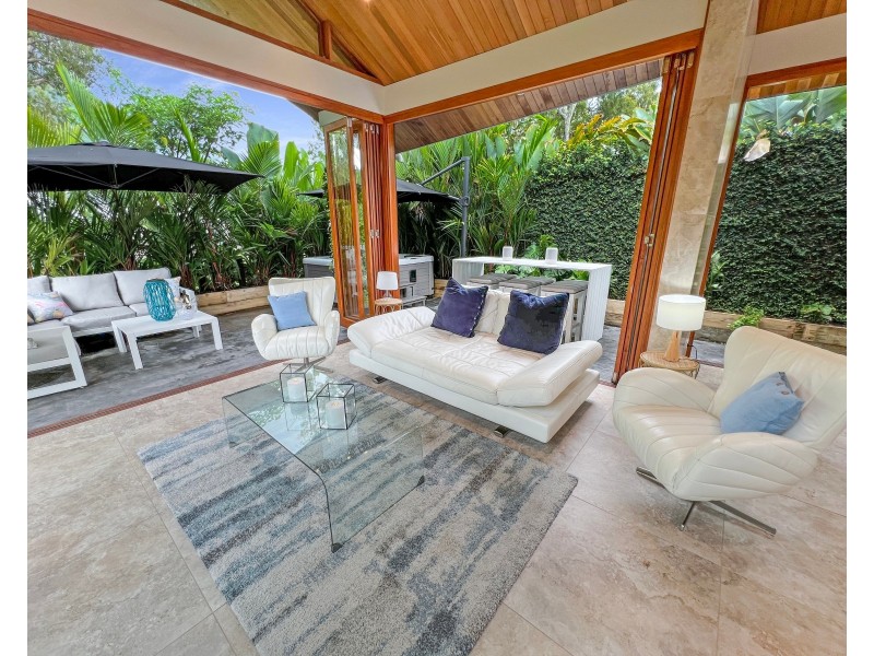37 Freshwater Avenue, Palm Cove QLD 4879