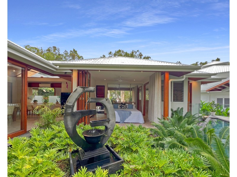37 Freshwater Avenue, Palm Cove QLD 4879