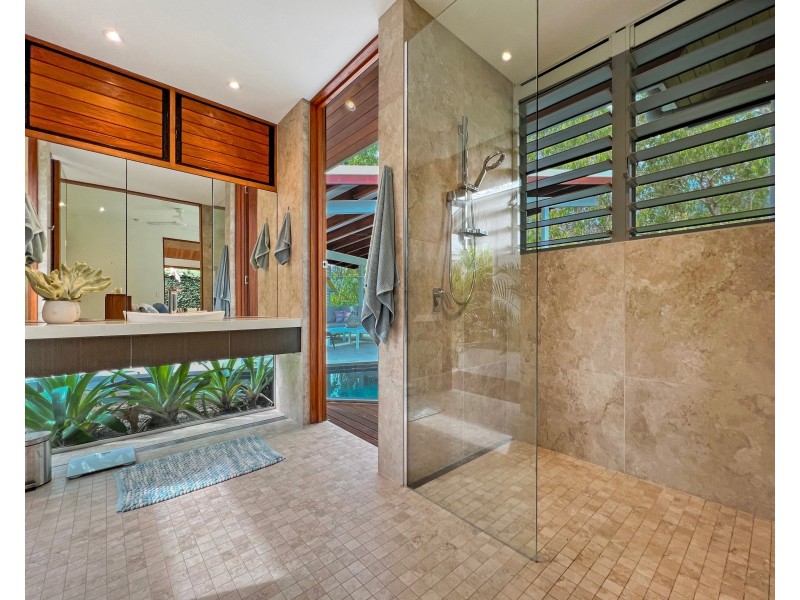 37 Freshwater Avenue, Palm Cove QLD 4879
