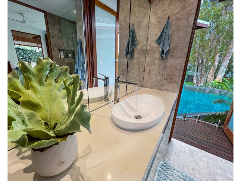 37 Freshwater Avenue, Palm Cove QLD 4879
