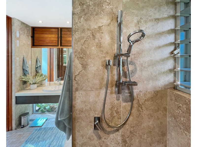 37 Freshwater Avenue, Palm Cove QLD 4879