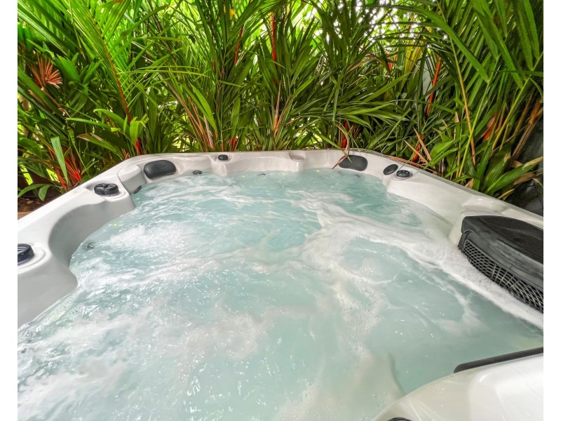 37 Freshwater Avenue, Palm Cove QLD 4879