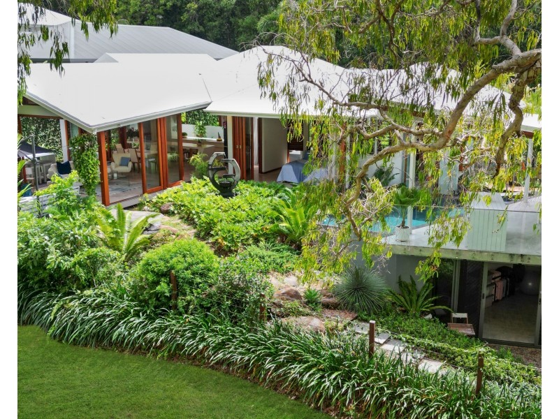 37 Freshwater Avenue, Palm Cove QLD 4879