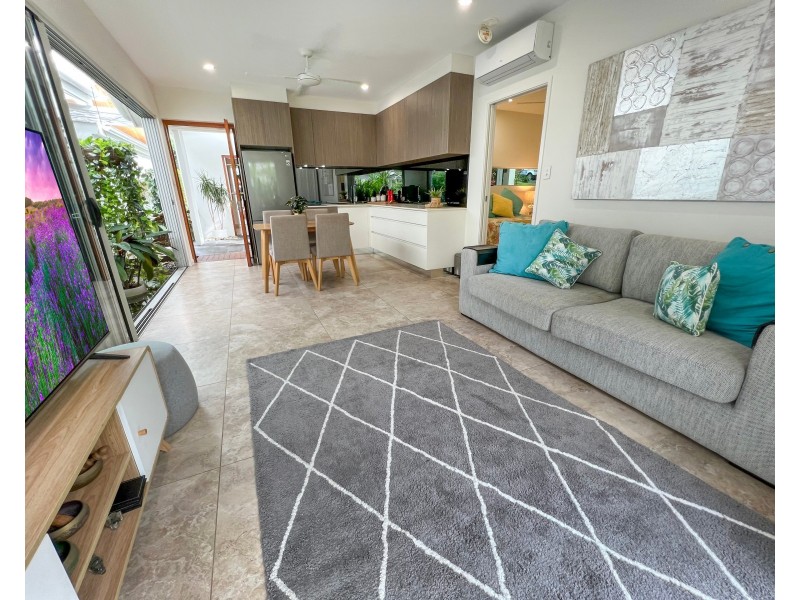 37 Freshwater Avenue, Palm Cove QLD 4879