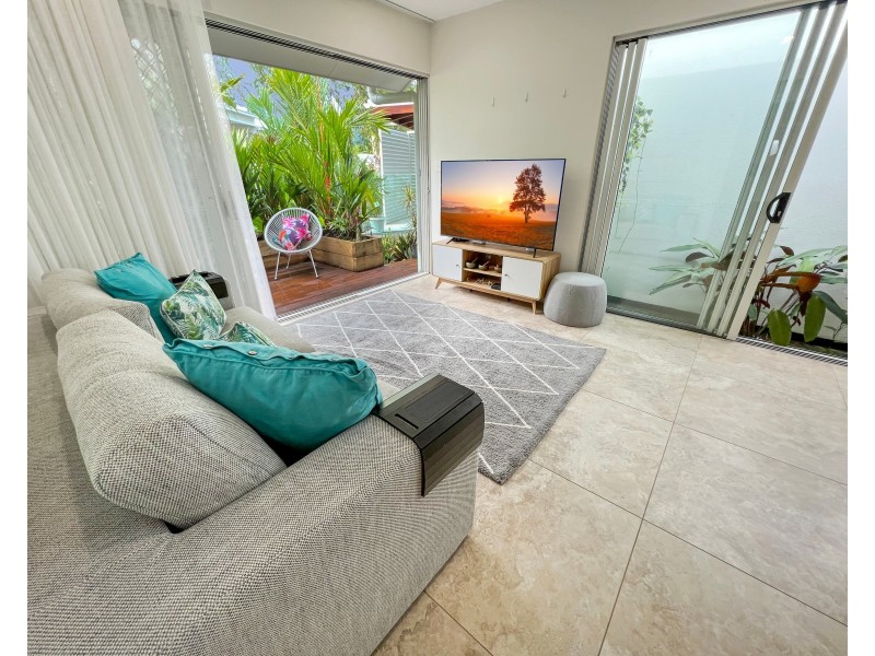 37 Freshwater Avenue, Palm Cove QLD 4879