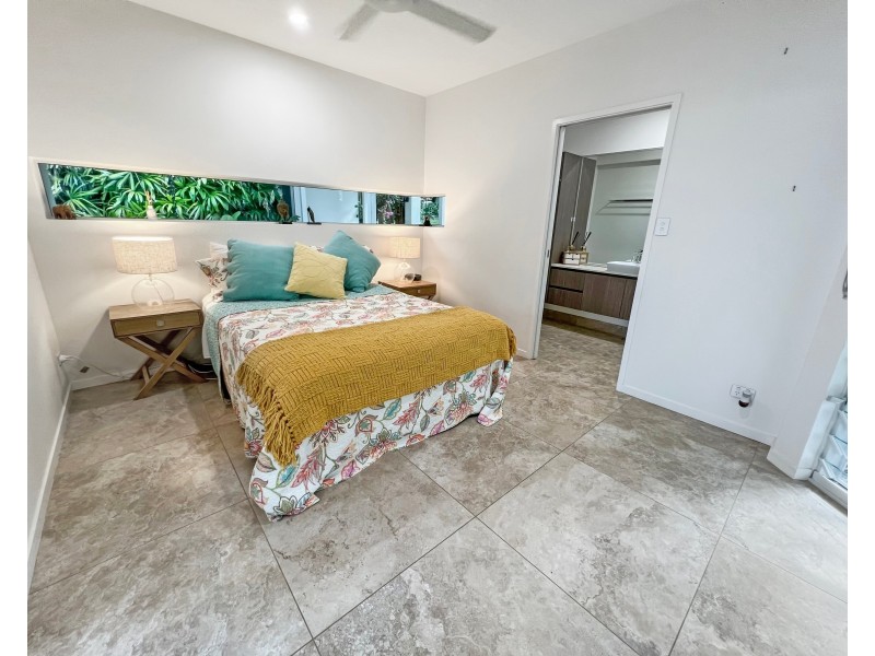 37 Freshwater Avenue, Palm Cove QLD 4879