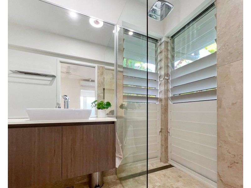 37 Freshwater Avenue, Palm Cove QLD 4879