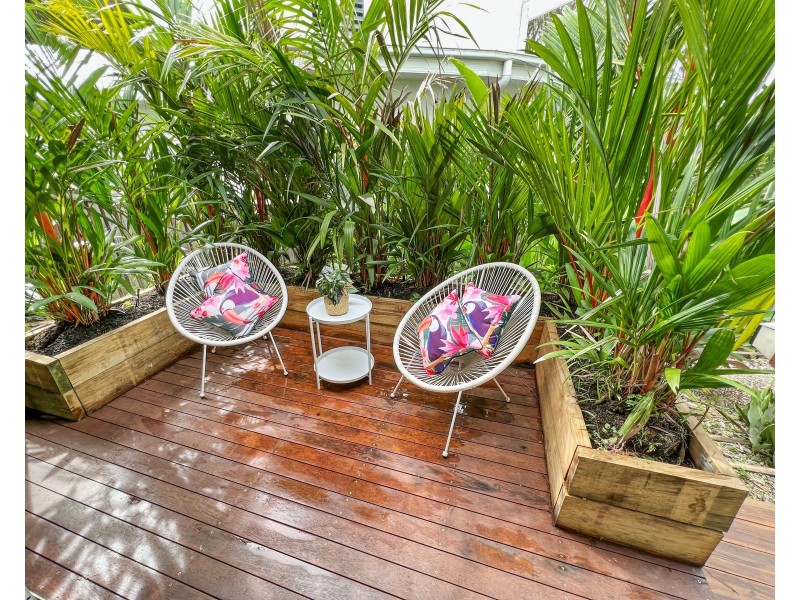 37 Freshwater Avenue, Palm Cove QLD 4879
