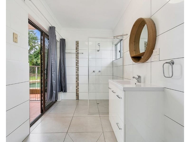 4 Queenscliff Close, Kewarra Beach QLD 4879