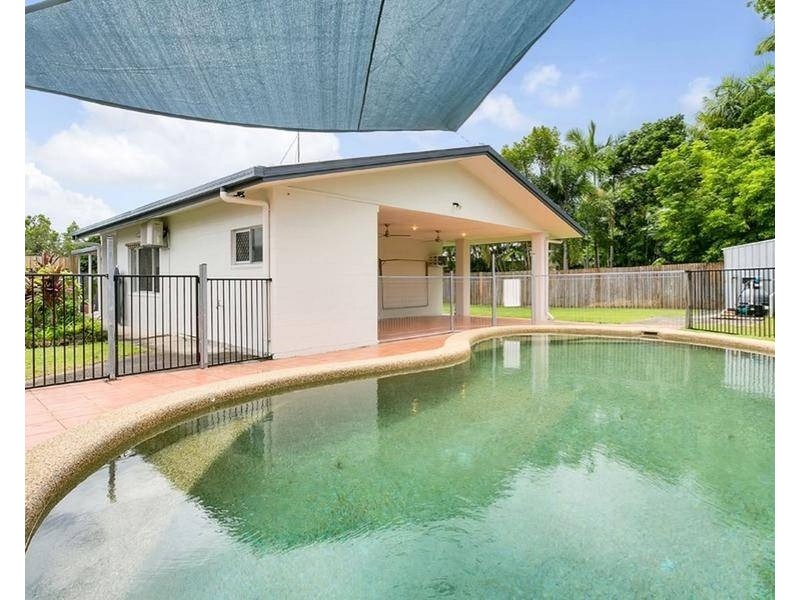 4 Queenscliff Close, Kewarra Beach QLD 4879