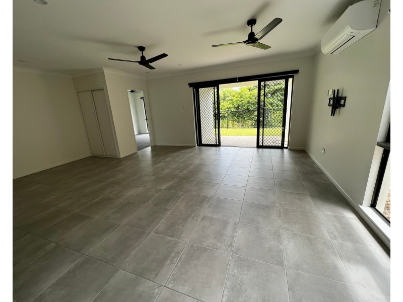 37 Lakeside Drive, Smithfield QLD 4878