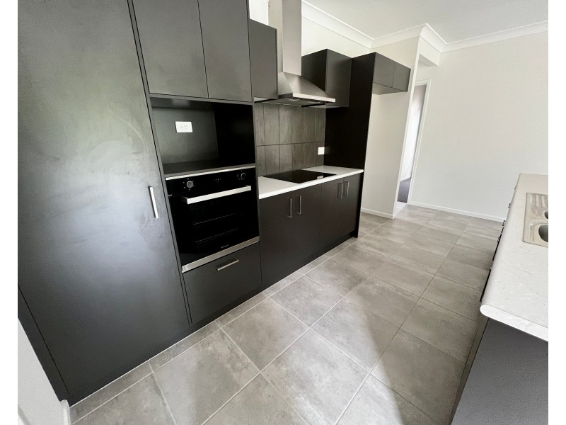 37 Lakeside Drive, Smithfield QLD 4878