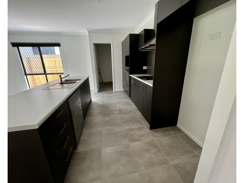37 Lakeside Drive, Smithfield QLD 4878