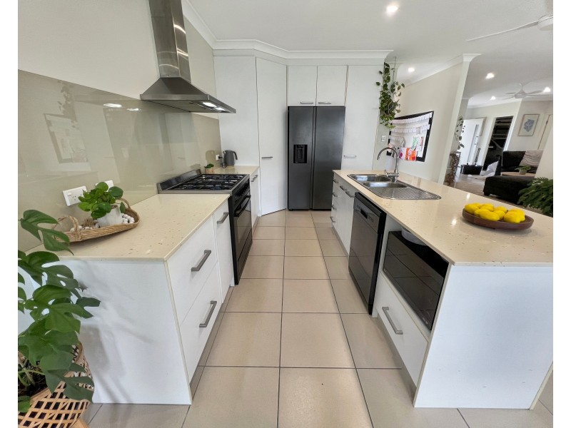 9 Limpet Close, Trinity Beach QLD 4879