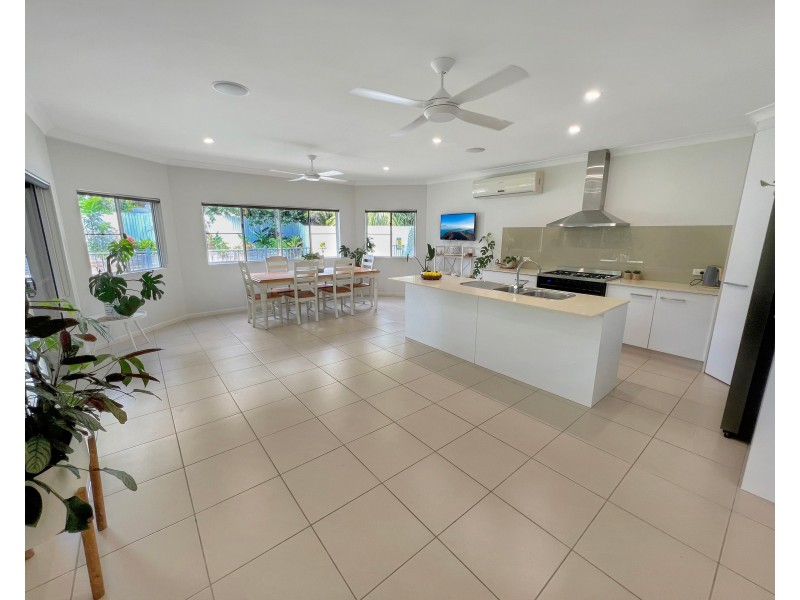 9 Limpet Close, Trinity Beach QLD 4879