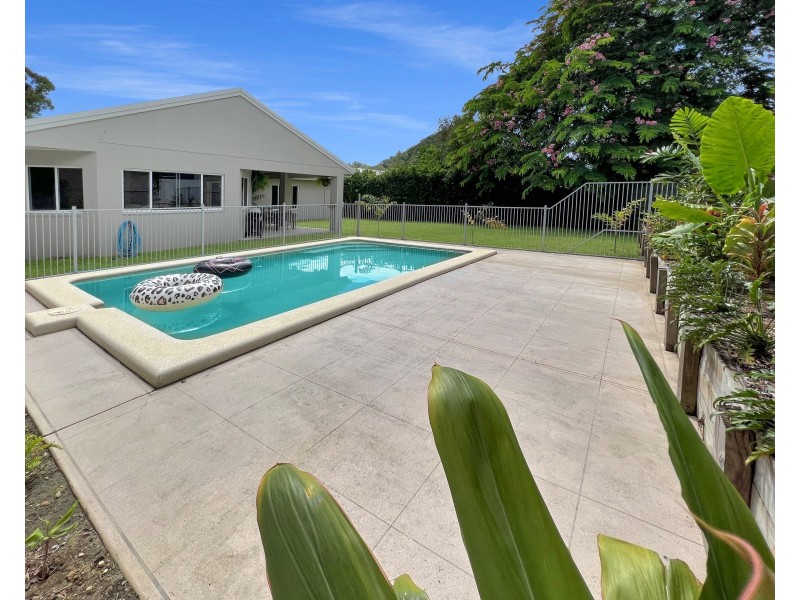 9 Limpet Close, Trinity Beach QLD 4879